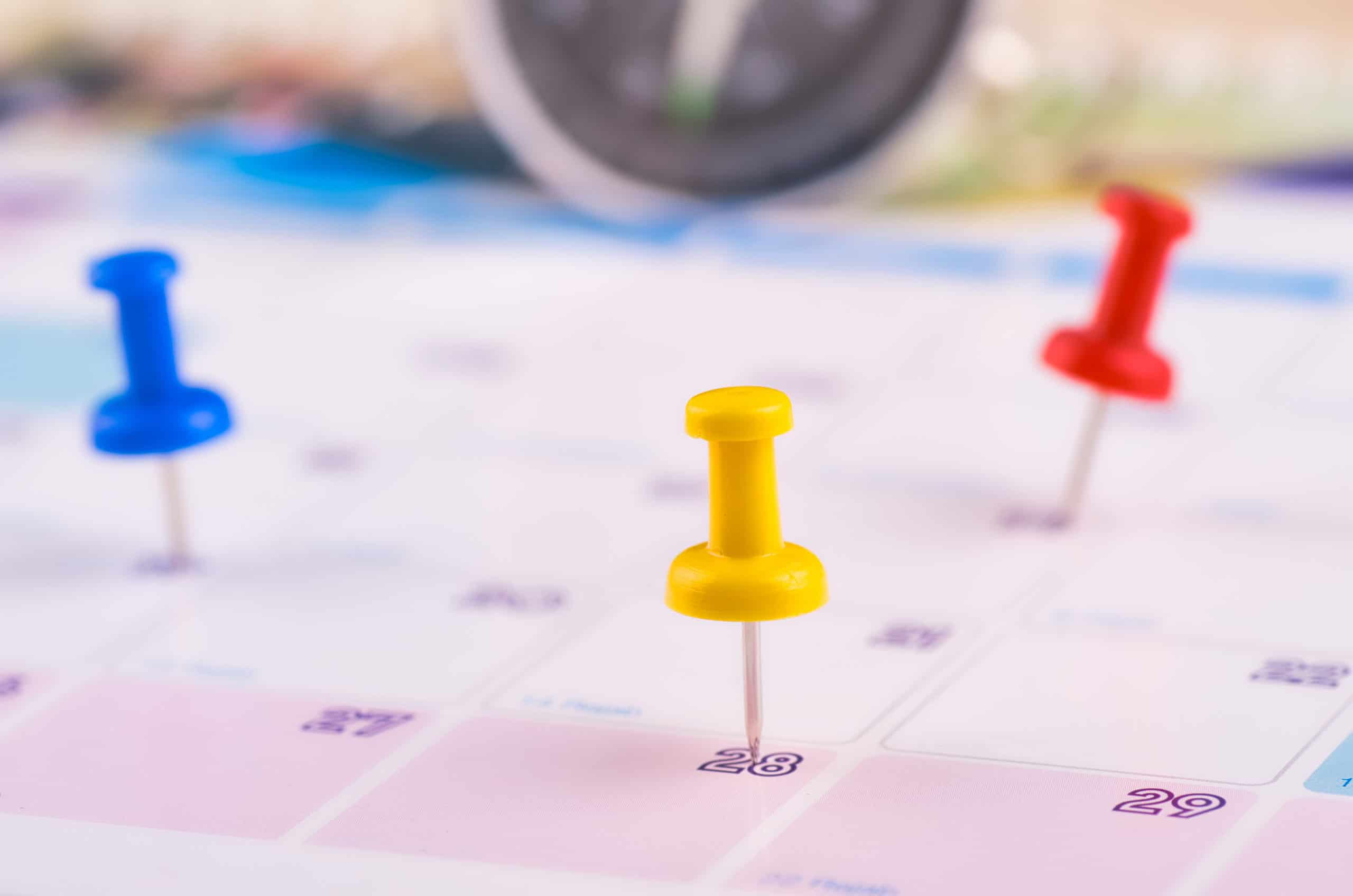 Kalender mit Pins