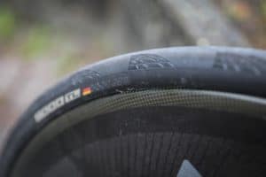 Auf dem richtigen Weg: Warum haben Fahrradreifen eine Laufrichtung?