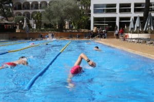 Intervall-Training beim Schwimmen: Warum der erste Durchgang oft der schwerste ist