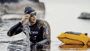 Von Kopf bis Fuß: Equipment für sicheres Freiwassertraining