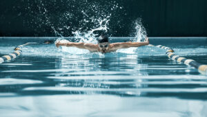 Warum auch Triathleten Delfin schwimmen sollten