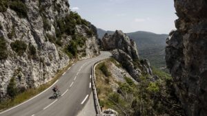 Neue Wege im virtuellen Triathlon-Training: Ironman und Rouvy starten Partnerschaft