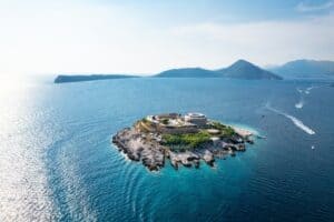 Triathlon auf der Flucht: Neues spektakuläres Format der XTri-Serie in Montenegro