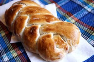 Flechten für den Ostertisch: Rezept für Hefezopf