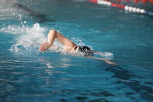 Von Abgang bis Zweierzug: Die wichtigsten Trainingsbegriffe im Schwimmen
