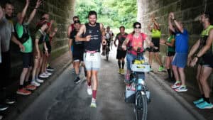 Schneller in den Schlaf: Jonas Deichmann kommt bei der Challenge 120 ins Rollen