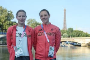 Olympia-Triathlon: Favoritinnen starten nebeneinander in der Mitte