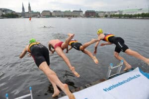 Im Herzen der Stadt: Testschwimmen beim World Triathlon Hamburg 2024