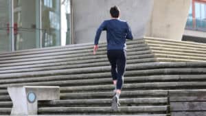 Improvisation statt Frustration: So meisterst du jede Trainingseinheit ohne gewohnte Ausrüstung