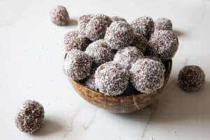 Weihnachtlicher Snack: Rezept für Energyballs
