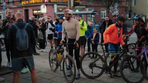 Mit 200 Freunden durch München: Jonas Deichmann bewegt die Massen