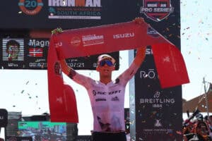 Jonas Schomburg auf dem Podium: Magnus Ditlev gewinnt Ironman Südafrika