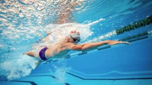 Effizienter schwimmen: Warum Rotation beim Kraulen so viel Tempo bringt