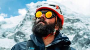 Im Deichmann-Style: Mitch Hutchcraft finisht 240-tägigen Triathlon auf dem Mount Everest