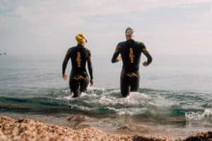 Besondere Atmosphäre im Wasser: Die sailfish Swim Nights starten am 21. Mai