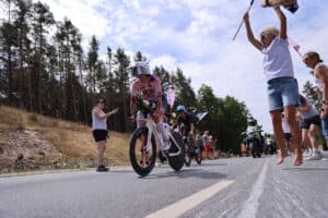 Nach dem Radfahren: Laura Philipp und Jonas Schomburg führen bei der Challenge Roth