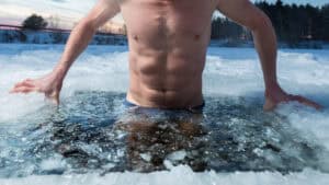 Regeneration durch Kälte: Wie Eisbäder Körper und Kopf beeinflussen