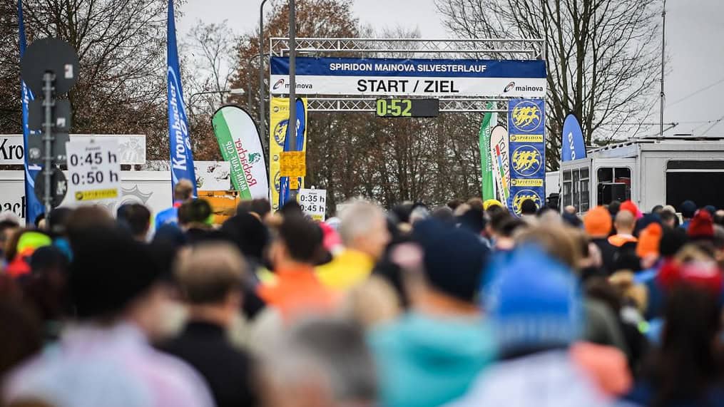 Silvesterl-ufe-2025-Koch-siegt-Priester-mit-Streckenrekord-starke-Jahresabschl-sse-der-Triathlon-Elite