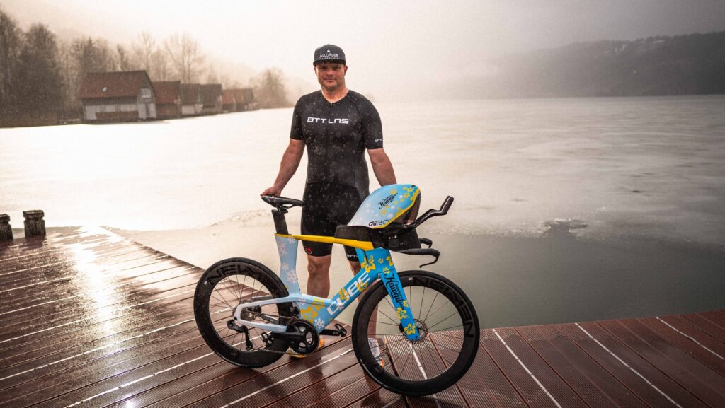 Paul Bieber ist einer der Typen, die für einen eisigen Weltrekord infrage kommen. Im Allgäu will der Weltrekordhalter im Schwimmen nun auch einen Rekord im Ice Triathlon aufstellen.