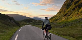 „Around Europe“: Action statt Eintönigkeit für Jonas Deichmann und Josefine Rutkowski in Norwegen