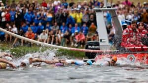 Challenge Roth: Drei Deutsche nach dem Schwimmen vorn – Blummenfelt zwei Minuten zurück, Charles-Barclay dominant