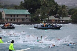 Welliger Schwimmauftakt beim Ironman Hawaii: Schomburg und Hirsch machen Druck